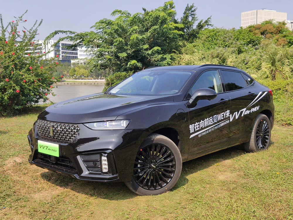 大街上跑的不少车都是vv7汽油版,面对新能源车咄咄逼人的市场大势,wey