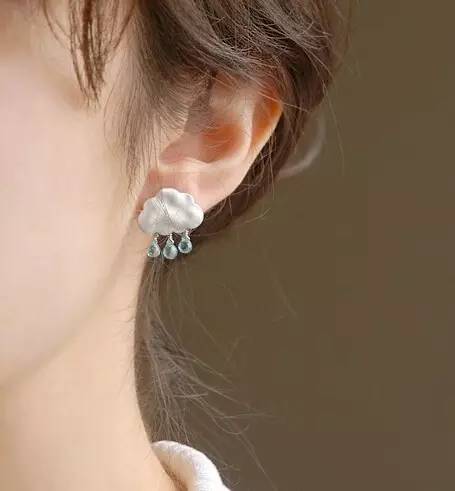 女孩子戴耳环有什么讲究吗?