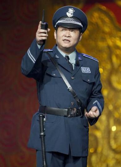 原创曾与张国立合作走红娶小15岁美妻拍戏25年今靠卖鸡赚钱养家