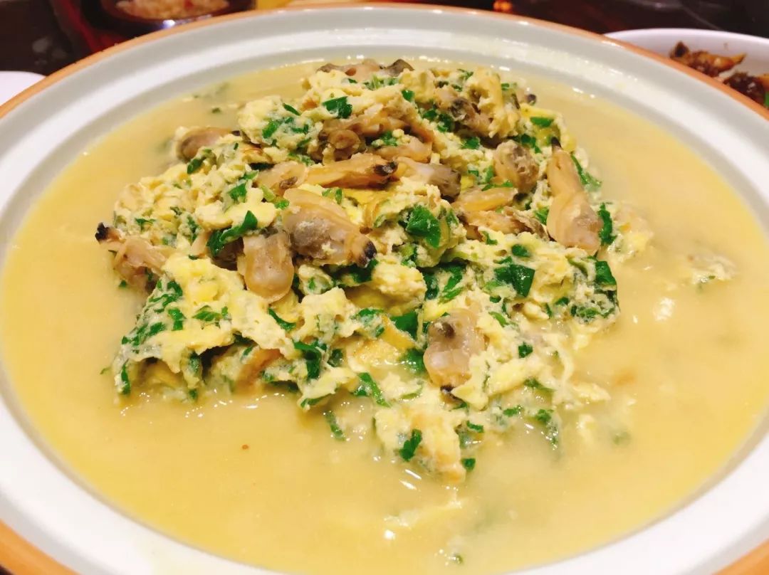 辣椒炒肉 特色炒鸡 盐水鸭 芹香蛤肉汆水蛋 清炒有机菜花 板栗南瓜 .