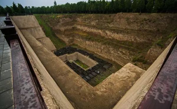 中国发掘最大的帝王墓考古专家挖了10年