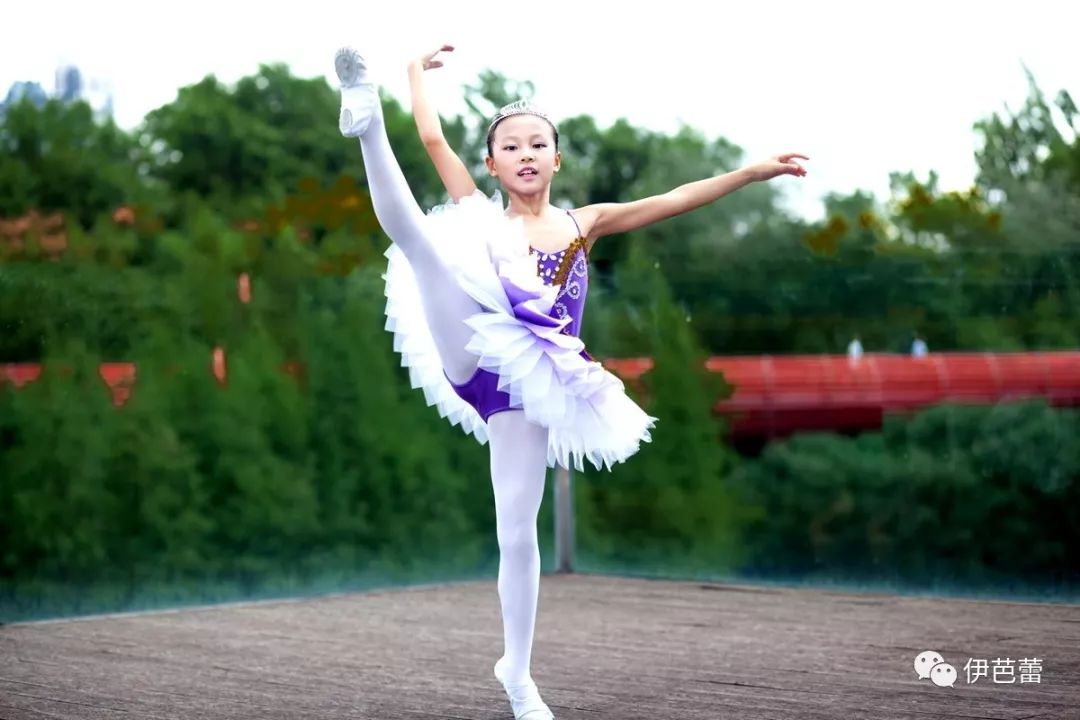 家长寄语取得北京舞蹈学院芭蕾舞三级,四级证书2018魅力中艺少儿国际