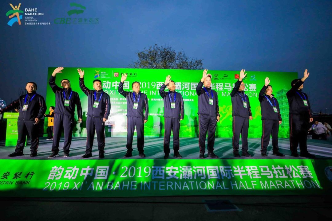 2019西安灞河国际半程马拉松鸣枪开跑,滨水步道呈现最美浐灞绿