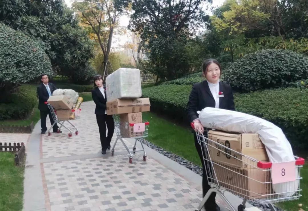 助力双十一物业管家快递送上门美好来到家