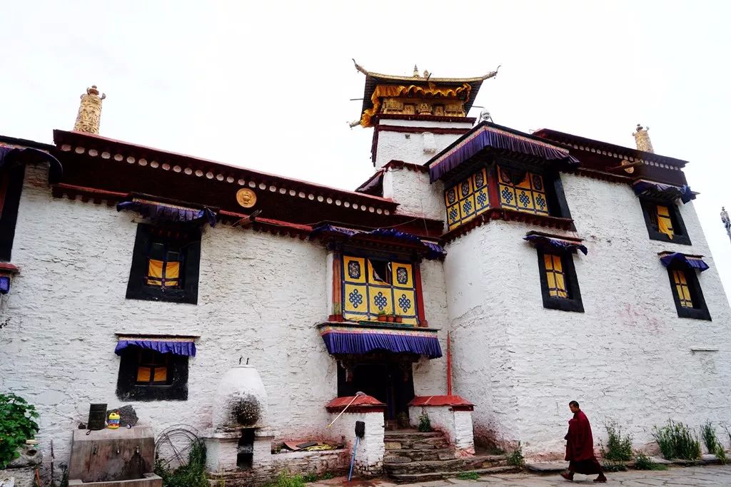 宗萨蒋扬钦哲:虚伪无处不在,修行成为欲望的幌子