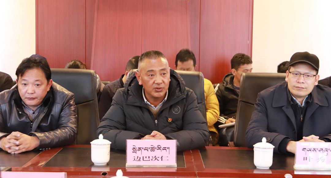 比如县委副书记,政府县长边巴次仁同志代表比如县人民政府与长荣制衣
