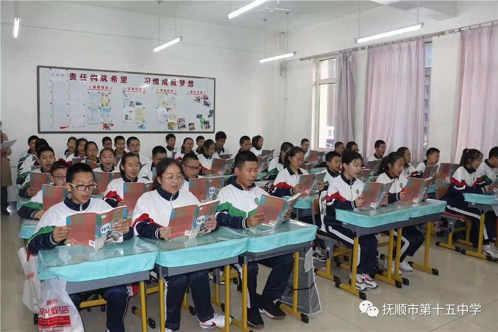 十五学子读原文琅琅书声见精神抚顺市第十五中学开展晨读展示活动
