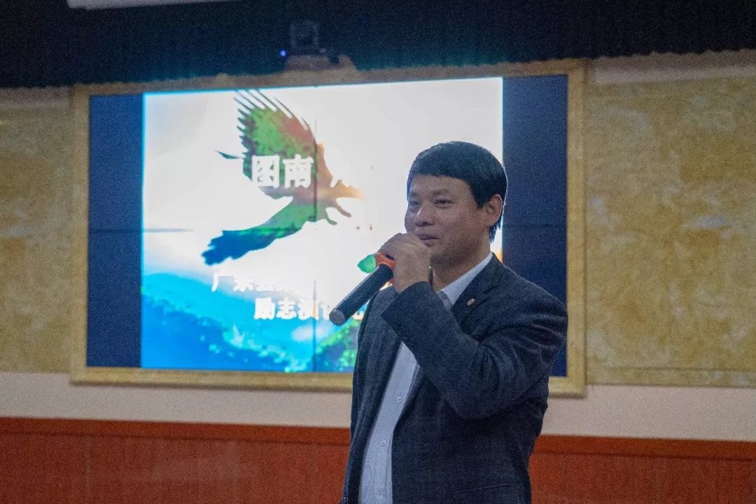 我校举行培风图南厚积薄发励志演讲比赛