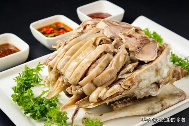 北京的羊头肉主要是白水和酱羊头两派,但真要去了新疆,宁夏,内蒙古等