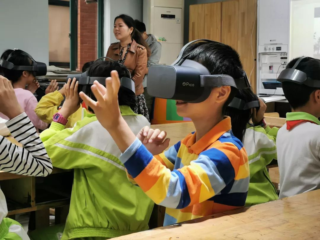 【259期】同步课堂:全省首次跨地市的“5G+VR”空中智慧美术课堂开课啦 !_互动