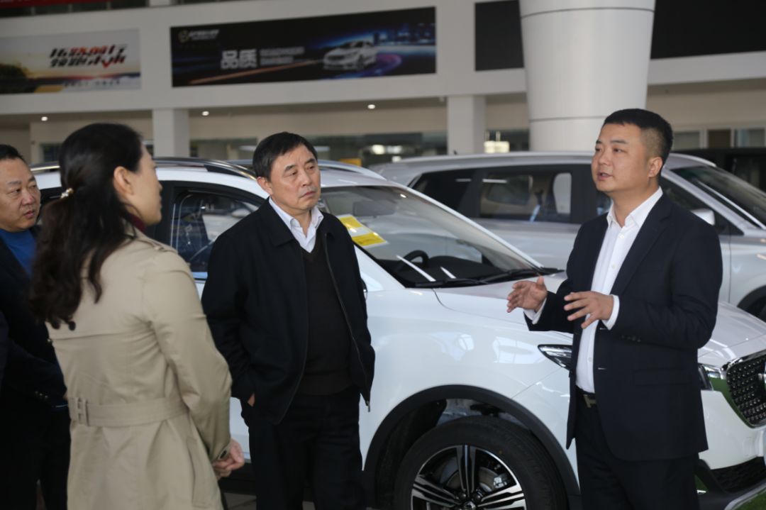 到秦巴明珠车世界恒口总部考察参观,恒和集团董事长史磊做了热情接待