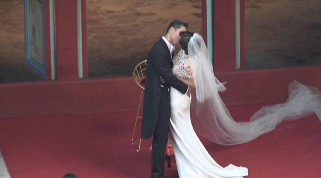 原创林志玲黑泽良平婚礼拥吻现场来了连吻三次网友是爱情的样子