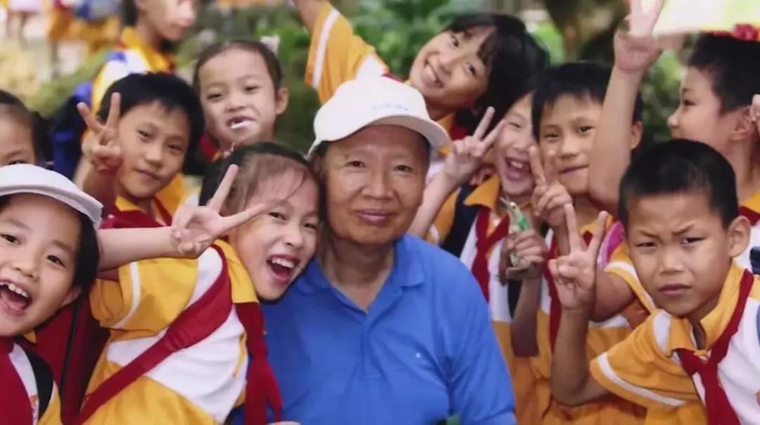 他一件毛衣穿几十年,却捐出880万毕生积蓄_卢永根