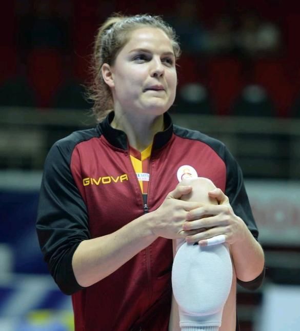 贝利恩的荷兰女排的副攻手,贝利恩的名字快速连起来读就很像碧莲的