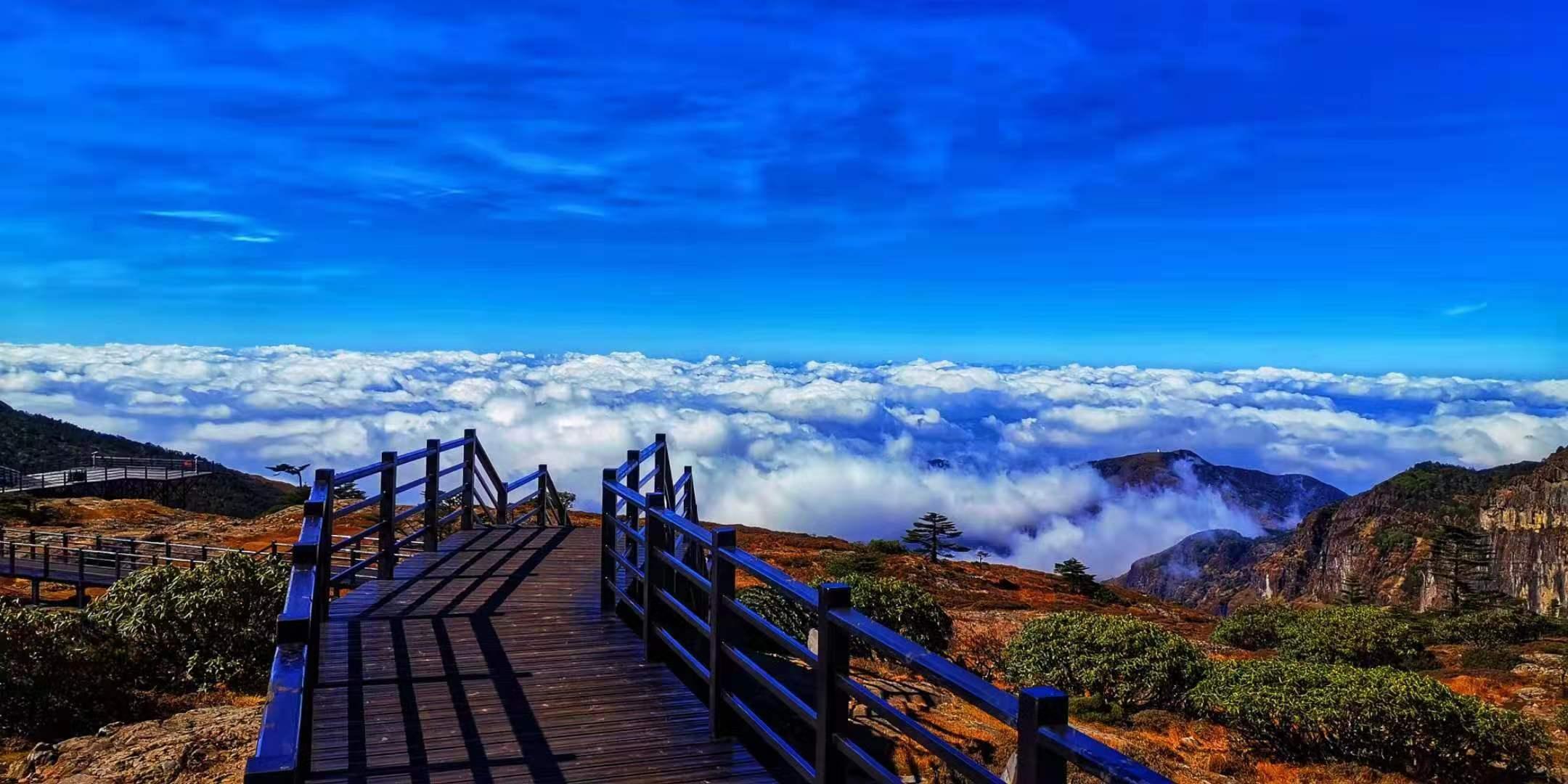 凤凰台上凤凰游凤去台空江自流轿子雪山美景