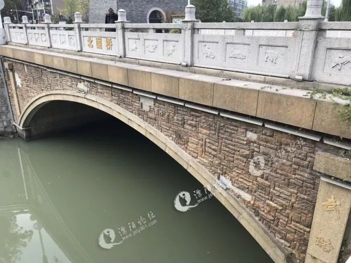 砰一声溧阳唐家村一轿车突然冲进门店内关于104国道大车子疑逃费问题