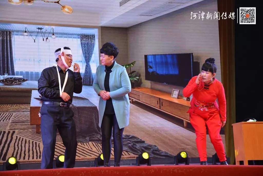 河津主题教育干板腔晚会,"画说龙门"作品展精彩纷呈