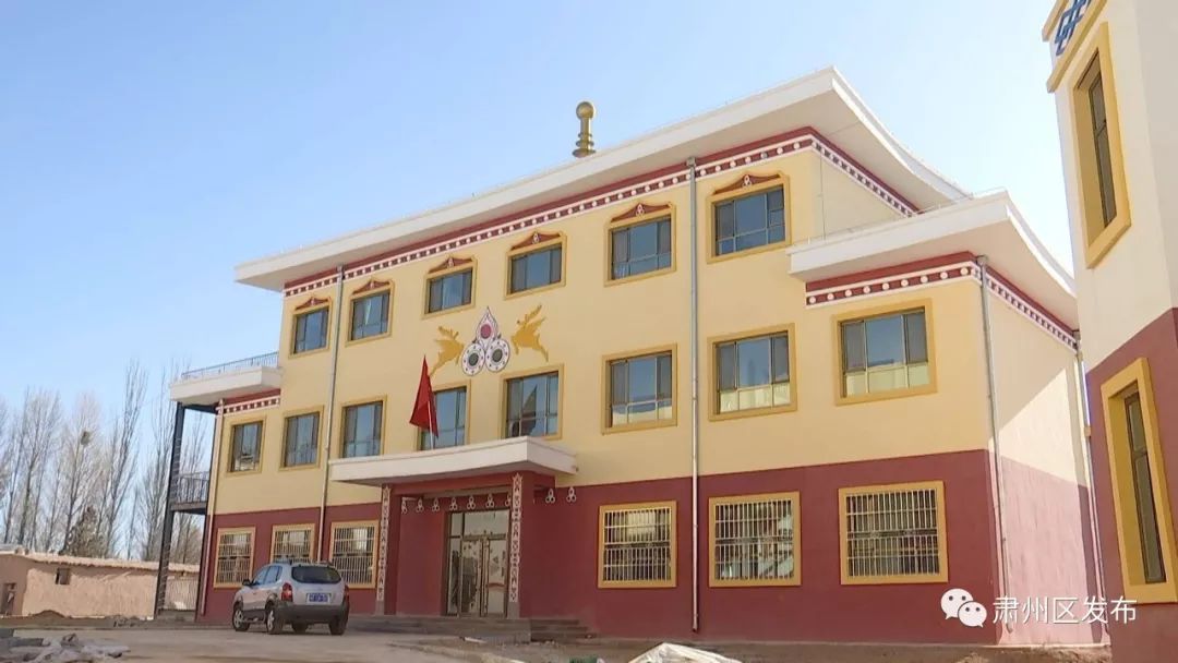 初冬时节,走进黄泥堡裕固族乡裕固小镇,一栋栋特色鲜