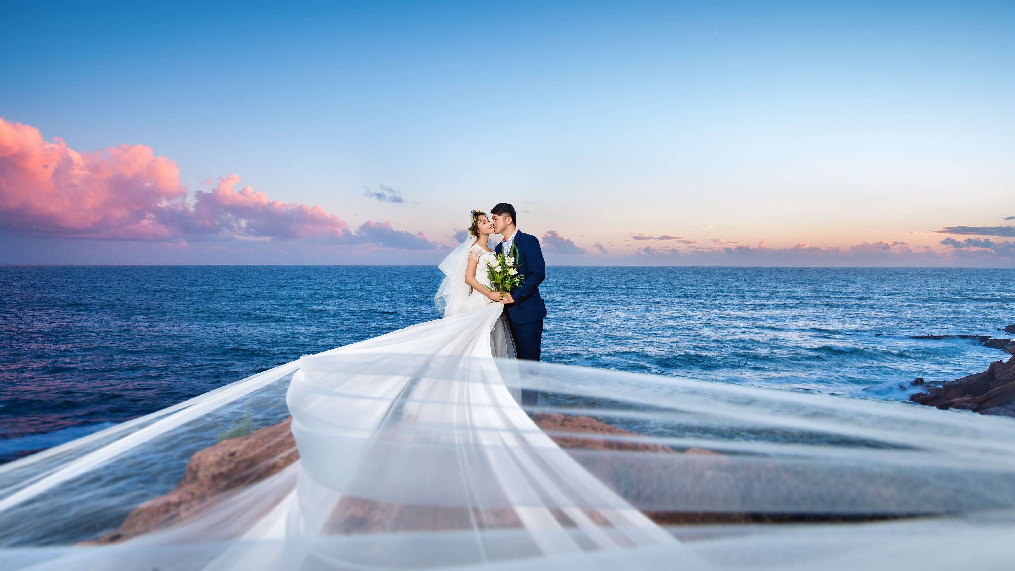 来一场浪漫的旅行拍摄,三亚有哪些高性价比旅拍婚纱摄影工作室