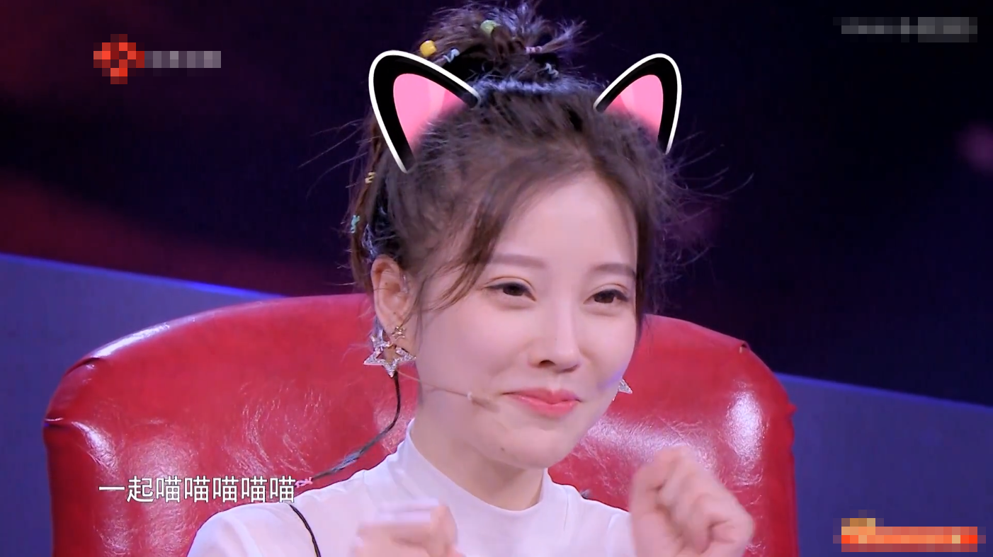 《蒙面唱将》冯提莫加入猜评团,现场亮嗓经典戏曲,声线惊艳全场