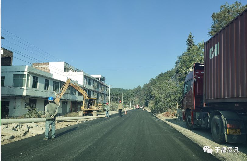 于都於盤公路利村至禾豐路段路面鋪設情況來了……_盤古