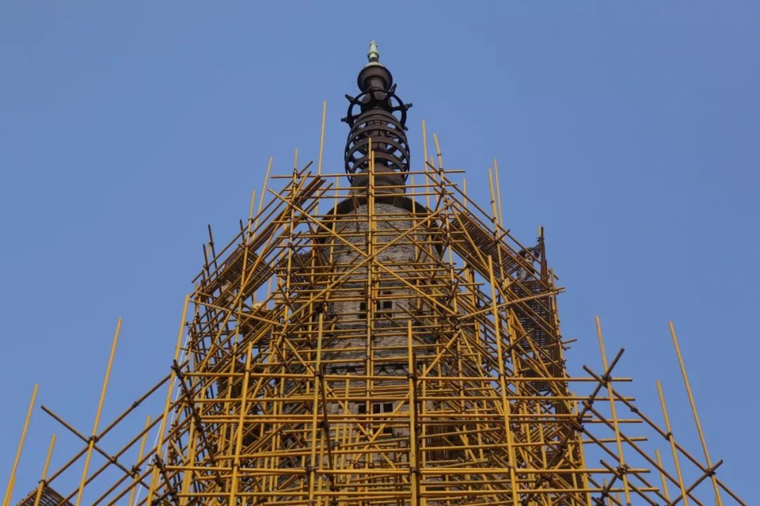 是它!保俶塔塔尖倾斜原因找到了!塔身的"新装"你见过吗?