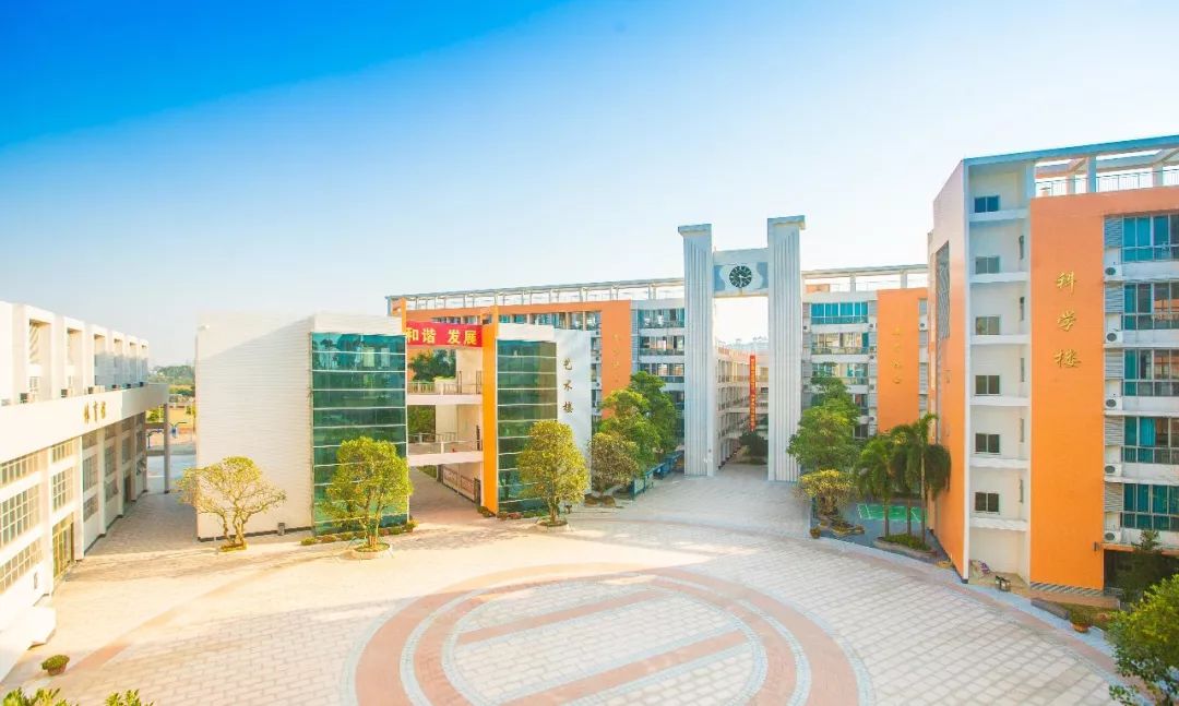校园鸟瞰图品质办学之路——记佛山市顺德一中实验学校春华秋实育