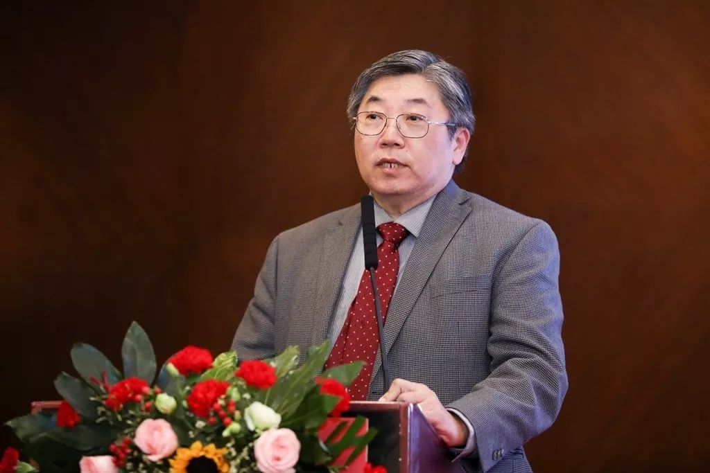 "不以言举人,不以言废人"韩鹏副院长主持毕业典礼,代表学院及全体毕业