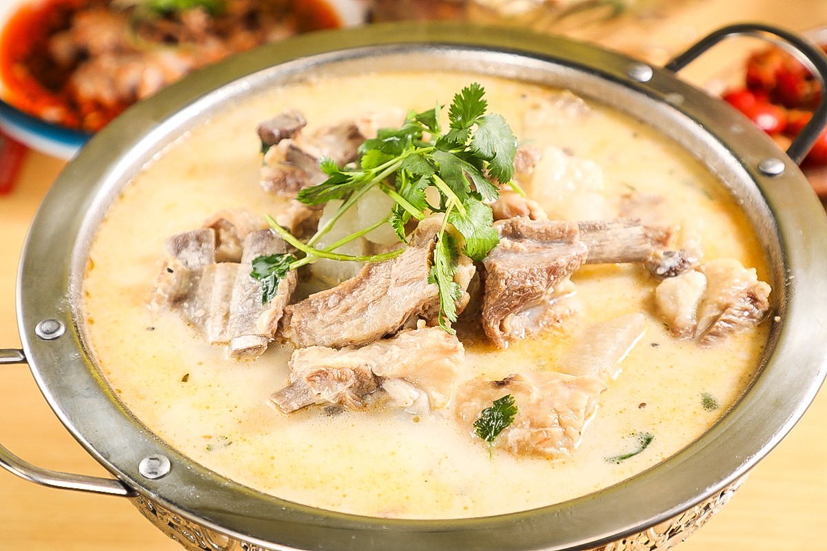 小海鲜吃到撑!鱼头比脸大,鱼肉比蛋嫩!还有羊排暖锅治愈寒冬!