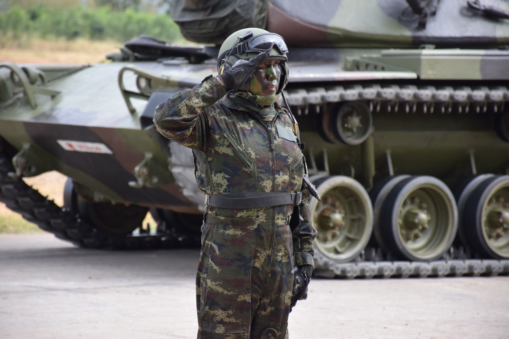 泰装甲兵接受检阅02两代中国造坦克全部亮相