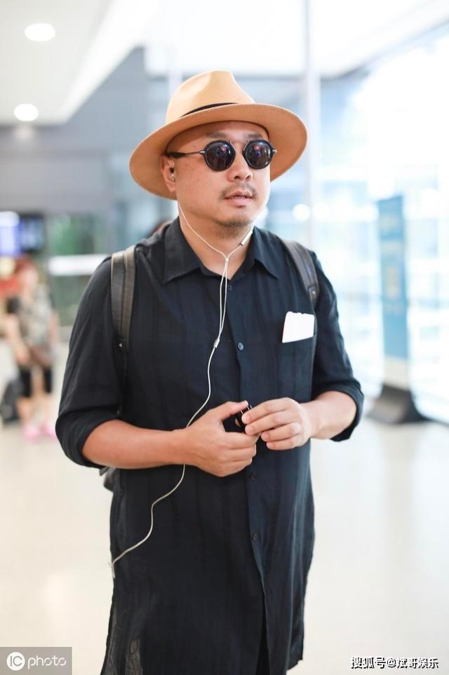 47岁徐峥发福变圆脸大叔,与老婆同框,陶虹人美气质好不像同龄人