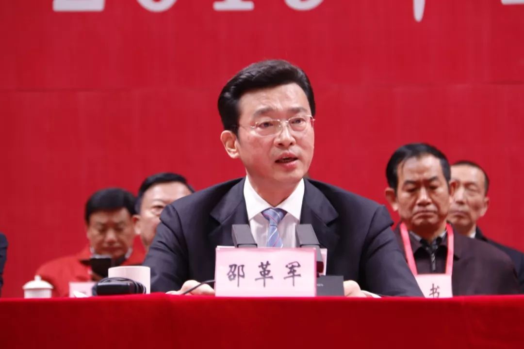 12,中共射洪市委书记蒋喻新作表态发言.