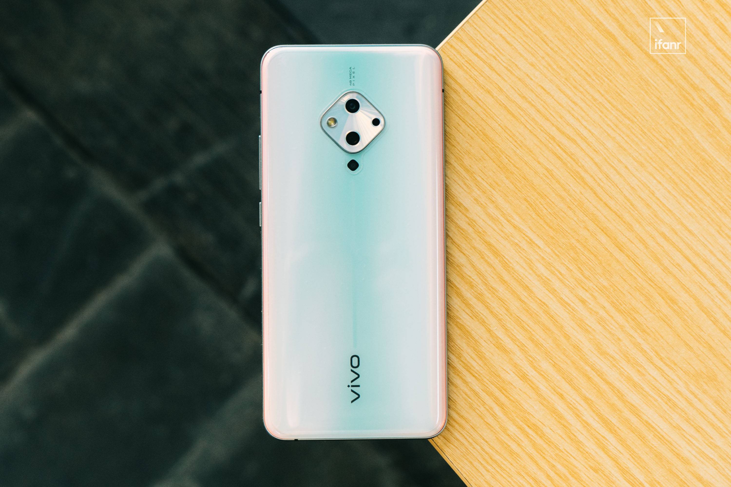 vivos5图赏薄荷绿的极光遇上菱形四摄与最小开孔屏