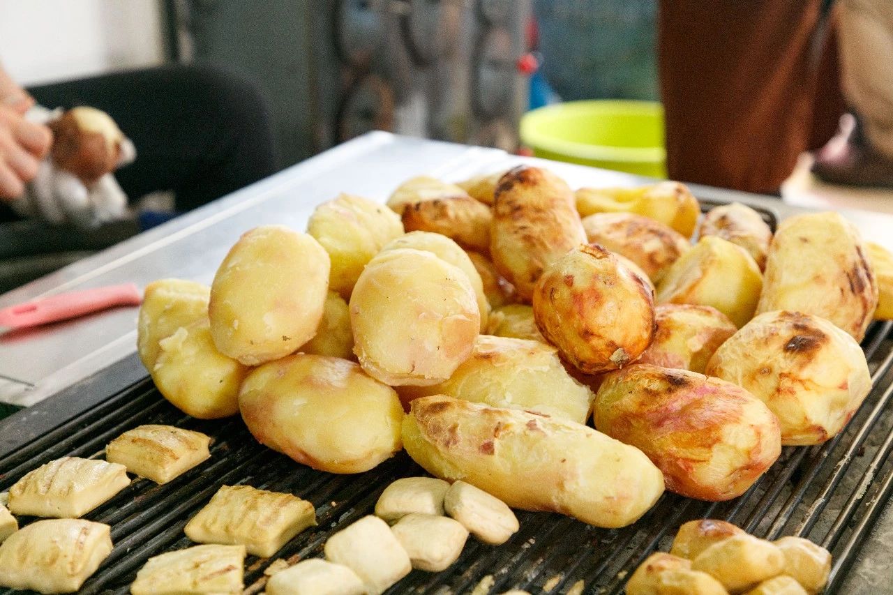 趣味篇 | 云南人:我是一个某得感情呢洋芋杀手_烧烤