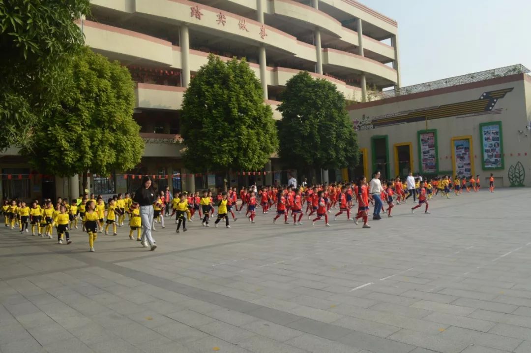 禮慧瀝北快樂足球活力校園記2019年瀝北小學校園足球大課間迎接大瀝鎮