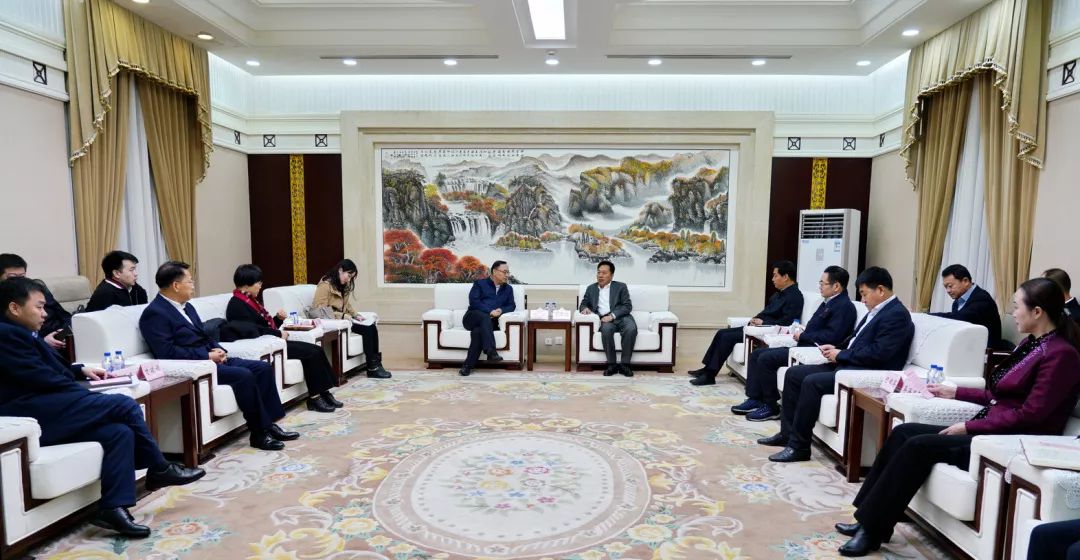 杨亚与通化市委市政府主要领导会谈