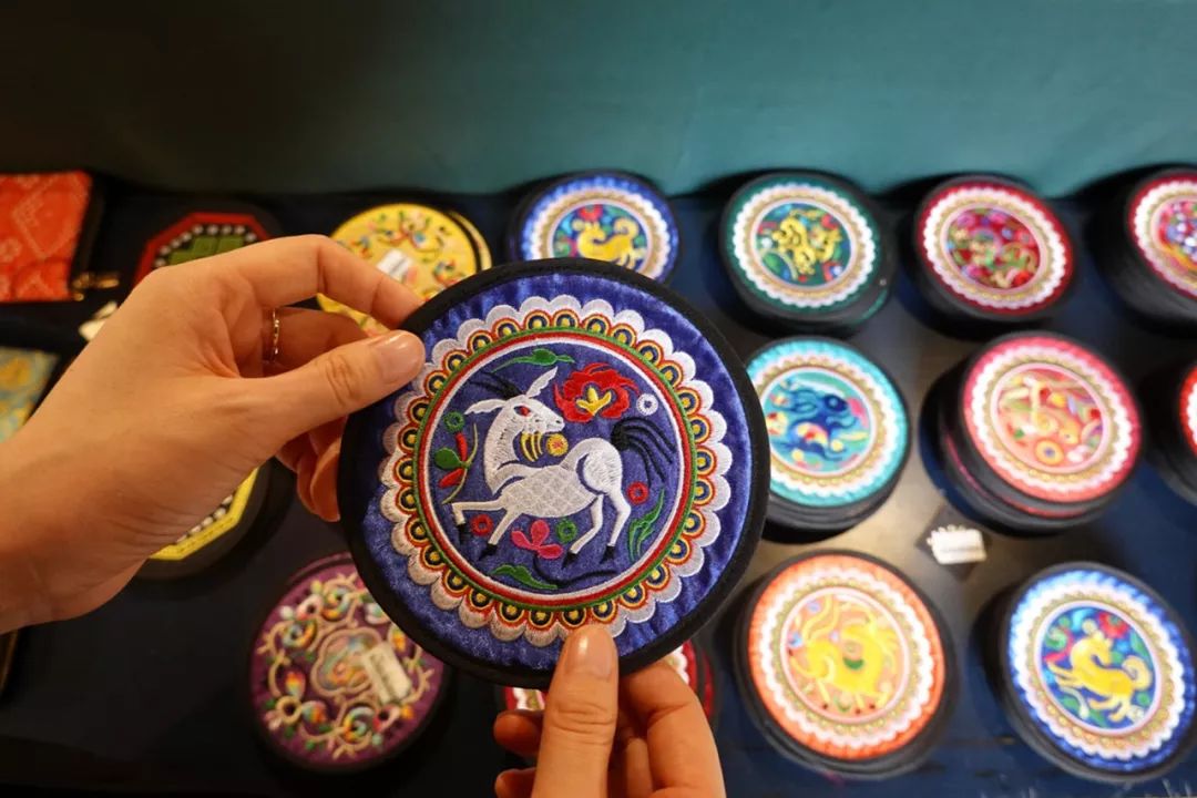 赏文创 | 将少数民族文化与现代时尚融合的非遗生活馆,是时候去打卡了