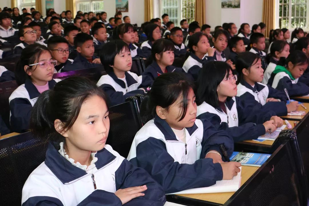 念念不忘必有回响江西省首席预报员进校园活动走进弋阳育才学校