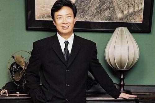 63岁费玉清全家近照,拒春晚陪97岁父亲,拒改日本国籍至今仍单身