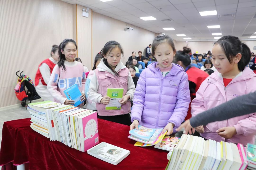 晋城市妇女联合会同心关爱同沐书香公益捐书活动暨ipebg晋城制造处