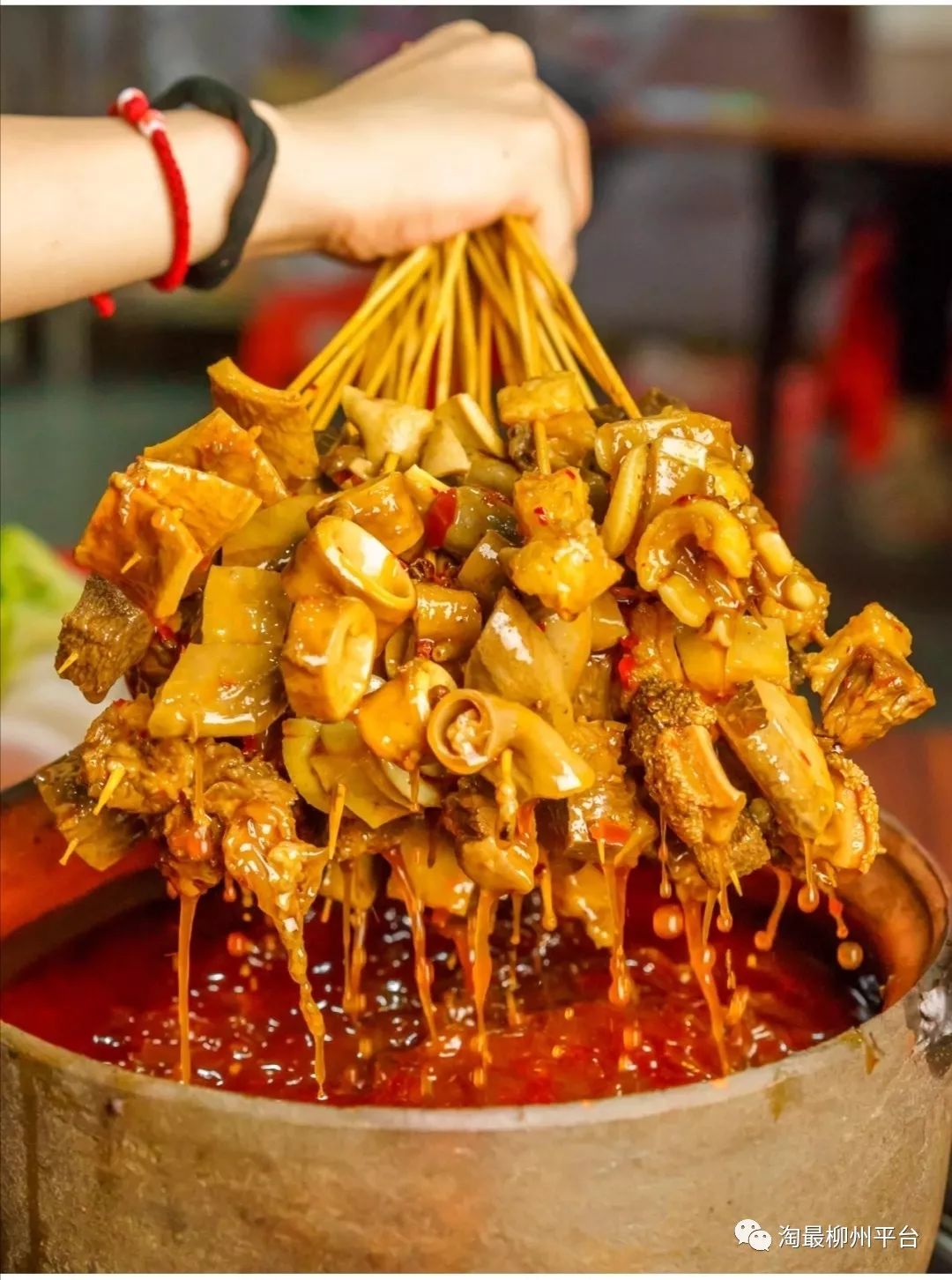 牛杂串应该是承载了许多而在很多柳州人的心目中,牛杂串串地址:三中路