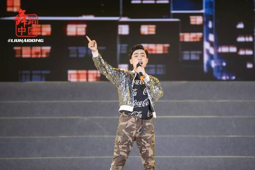 表演:高一高二年级全体舞蹈生演唱:娄雨蔚 罗浩洋 欧箐荣 朱枕豪 刘洋