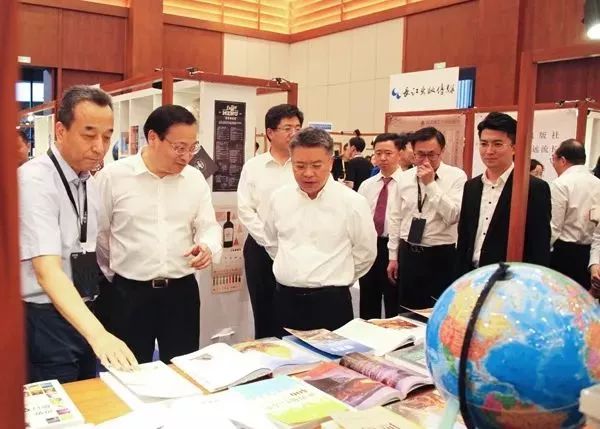 中宣部副部长梁言顺,中共海南省委常委,三亚市委书记童道驰,中共海南