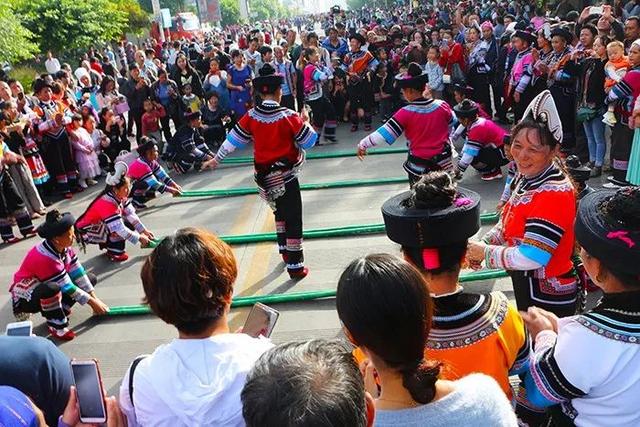 红河县哈尼十月年万人共跳乐作舞嗨翻全城