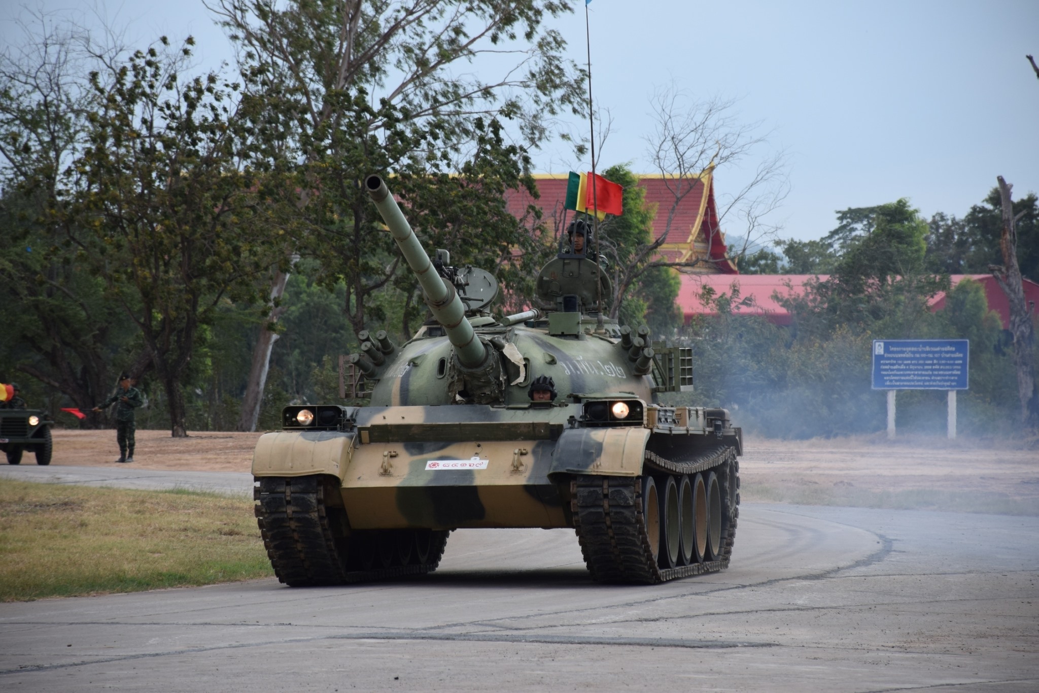 vib超轻型坦克泰国陆军装备的英制fv101 天蠍型装甲侦察车fv101 天蠍
