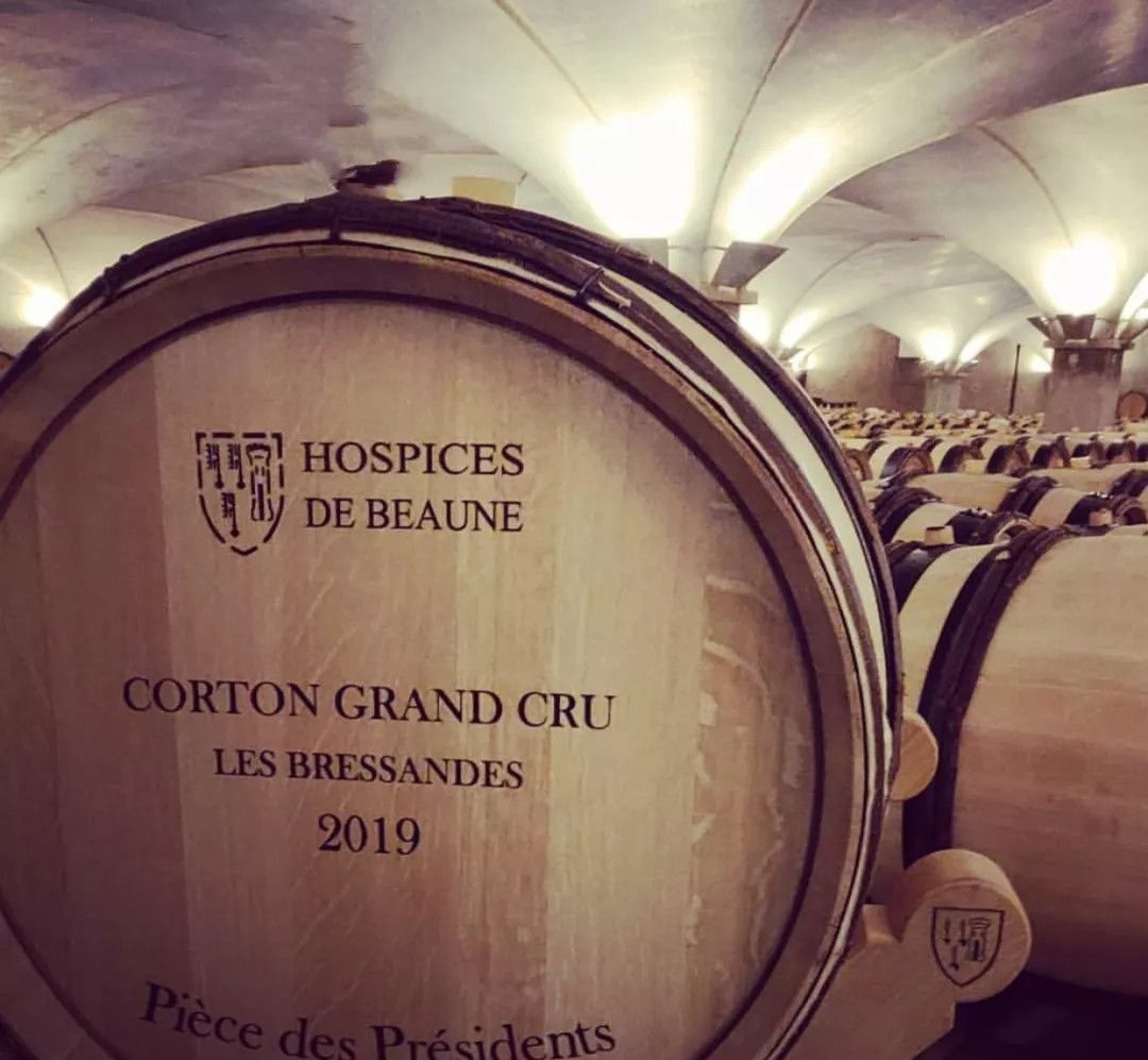 今年的总统桶为corton grand cru les bressandes.