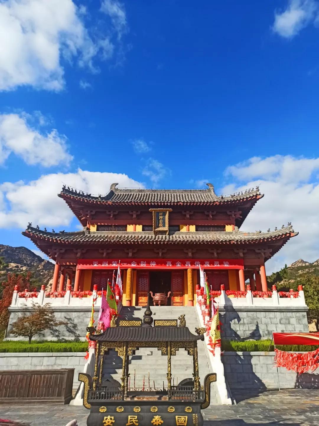 每个人都有一个淘金梦,双十一不妨来烟台招远的淘金小镇,做一天黄金