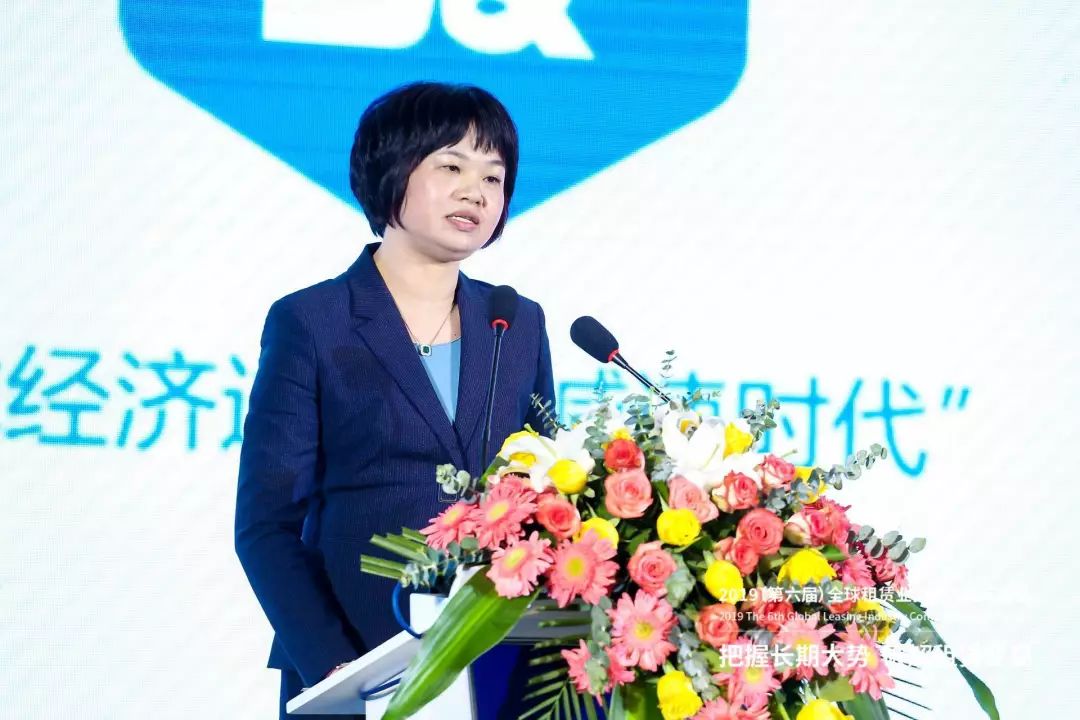 民生金融租赁股份有限公司总裁万晓芳发表题为"坚守本源 顺势破局"的