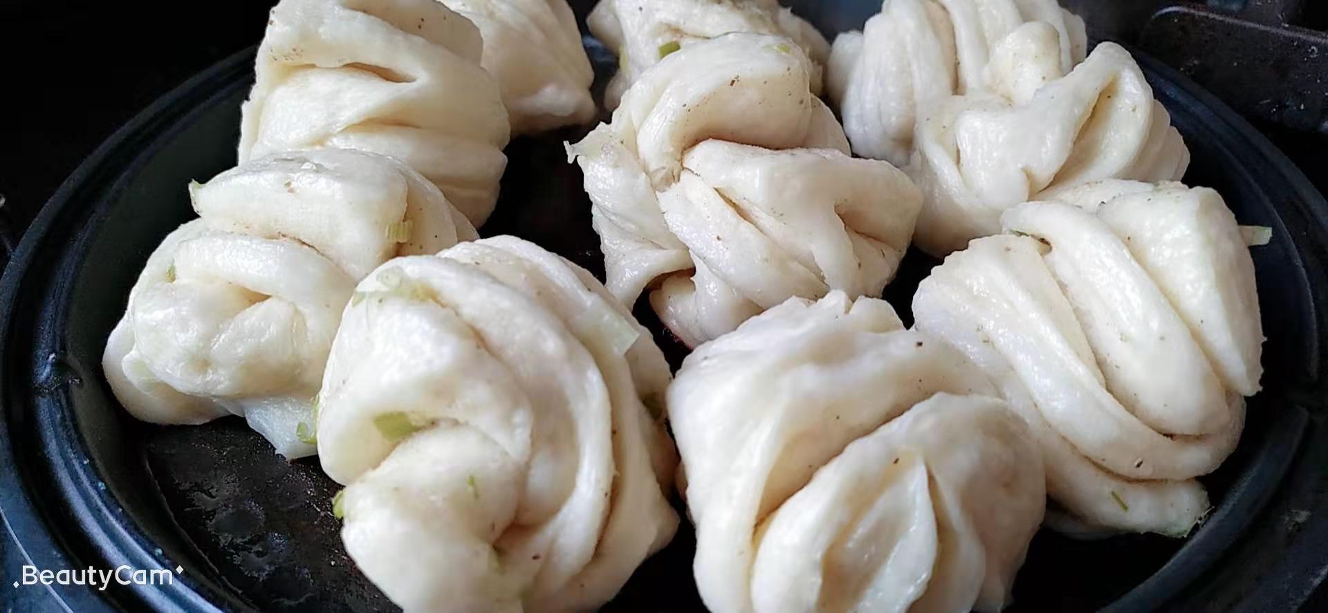 原创电饼铛美食——生煎小油卷,美味又省时!