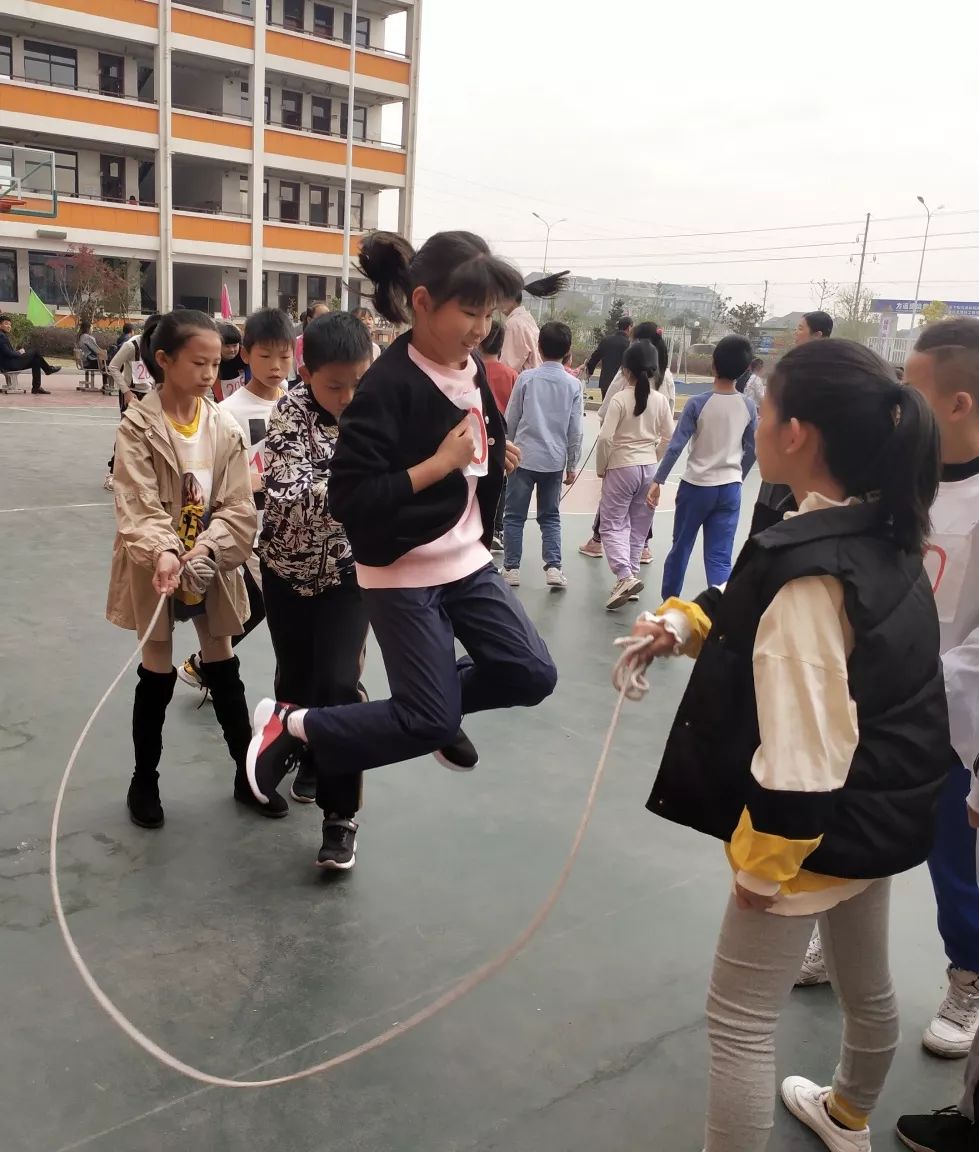 好嗨呦区实验小学下陈校区举行第三届田径运动会